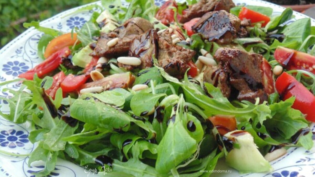 Теплый салат с куриной печенью
