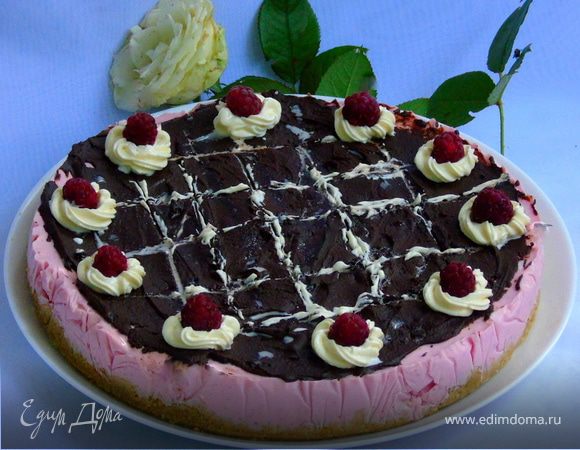 Малиновый чизкейк с двумя видами шоколада Малиновый чизкейк с двумя видами шоколада