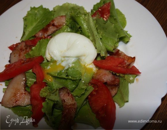 Салат с яйцом пашот Салат с яйцом пашот