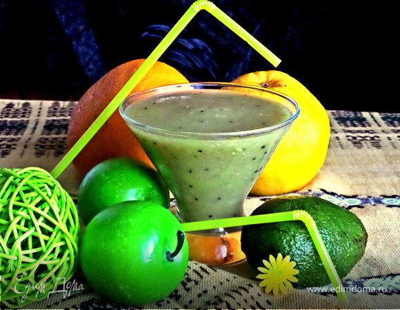 Коктейль из авокадо, киви и грейпфрута