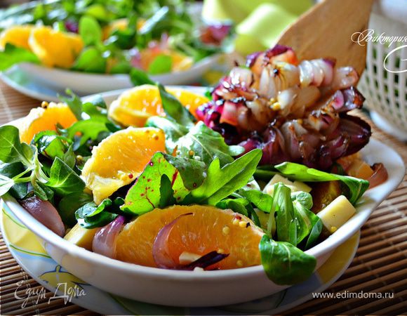 Зелёный салат с апельсином с пикантной заправкой Зелёный салат с апельсином с пикантной заправкой