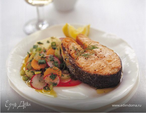 Лосось в хрустящей корочке с маринованными овощами Лосось в хрустящей корочке с маринованными овощами