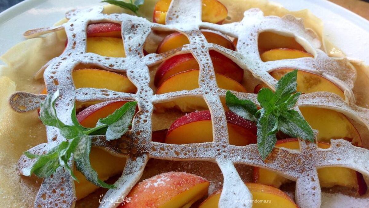 Блины с персиками