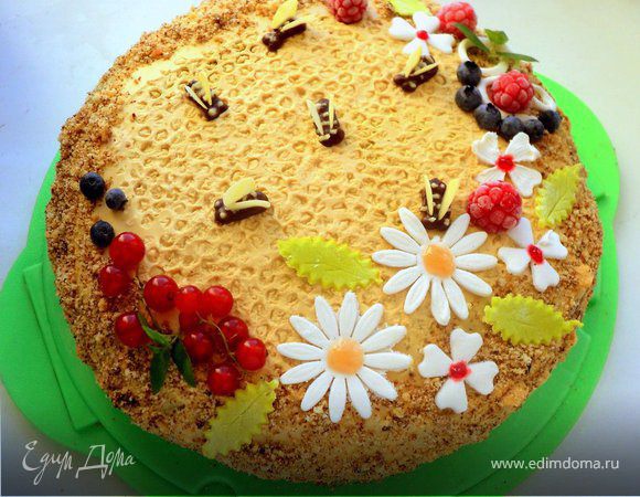 Медовик  с малиной «Пчелки на лугу»