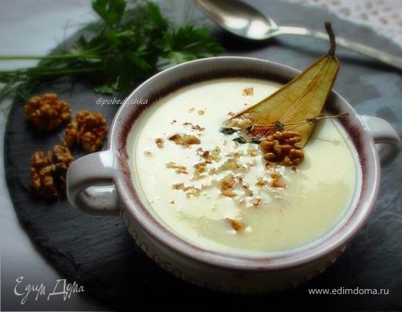 Сырный суп с грушей и грецкими орехами Сырный суп с грушей и грецкими орехами
