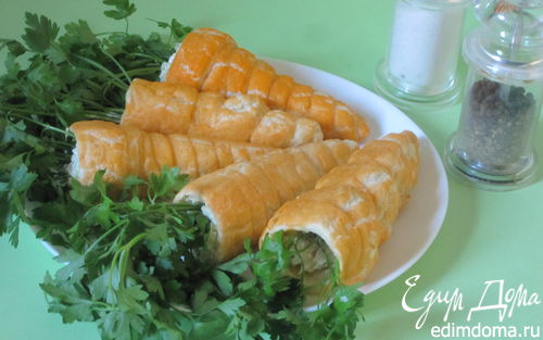 Рецепт "Морковки" из слоеного теста с салатом