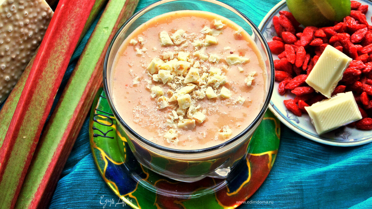 Смузи из ревеня, киви и банана