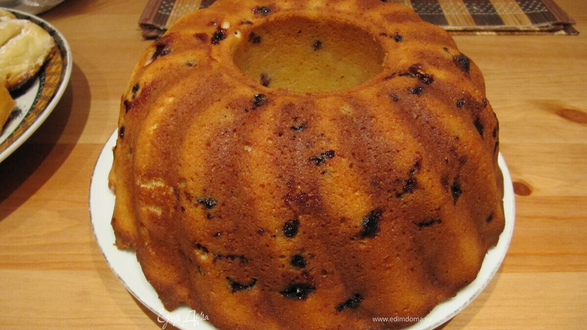 Творожный манник с черной смородиной