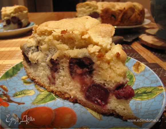 Шарлотка с черешней