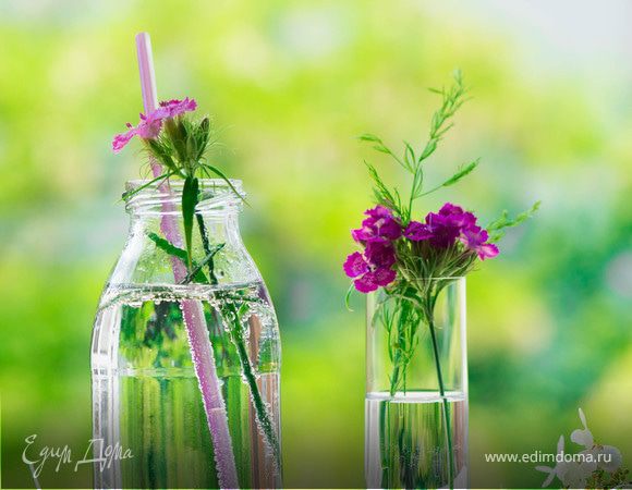 Фиалковый лимонад с розмарином