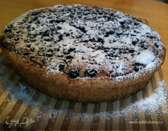 Летний песочно-творожный пирог с вареной сгущенкой и черникой Летний песочно-творожный пирог с вареной сгущенкой и черникой