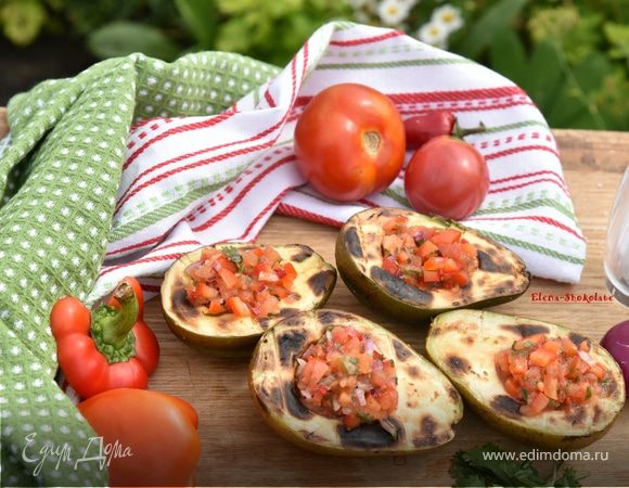 Авокадо-гриль с томатной сальсой