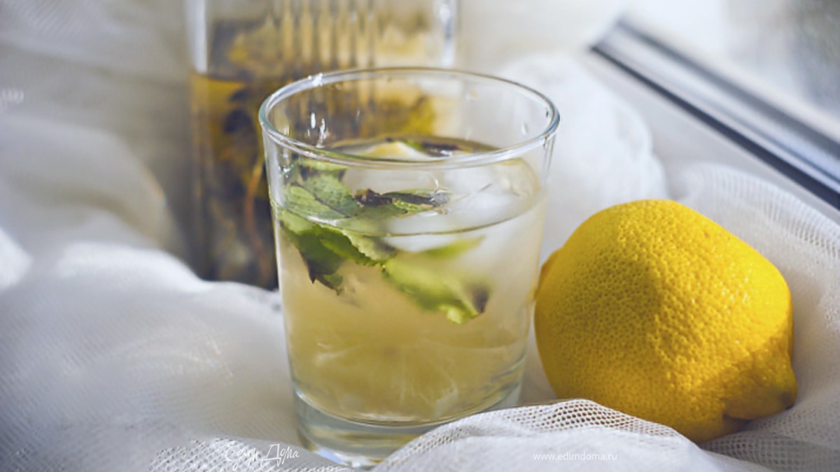 Лимонад с мятой, лимоном и тимьяном