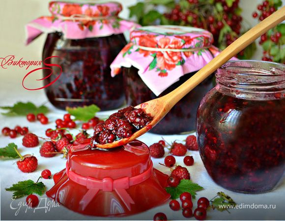 Малина в соке красной смородины