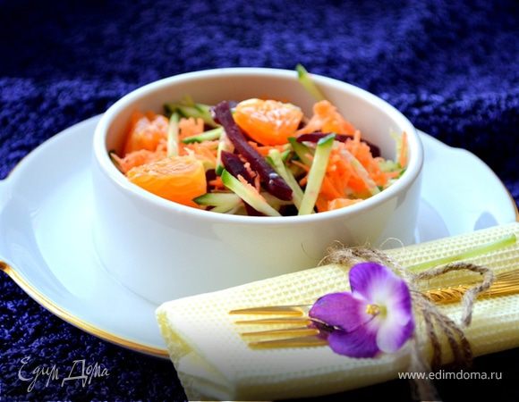 Салат с мандаринами "Яркий"