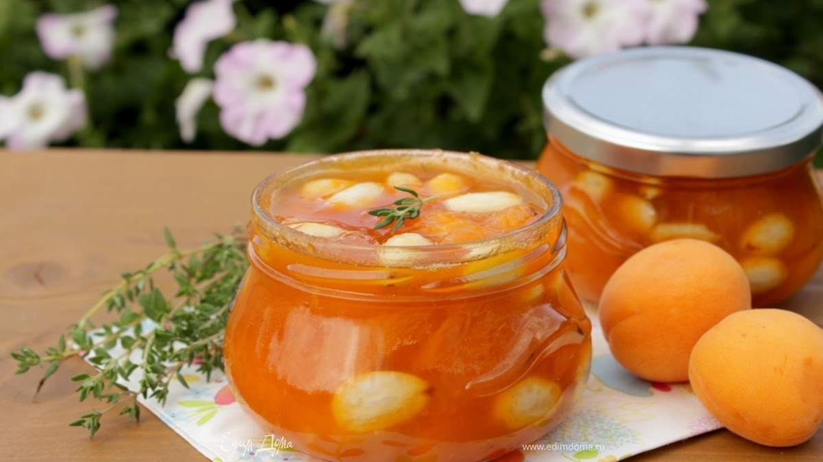 абрикосовое варенье с миндалём и тимьяном