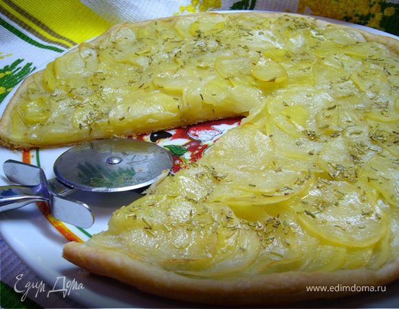 Постная пицца бьянка с розмарином и картофелем Постная пицца бьянка с розмарином и картофелем