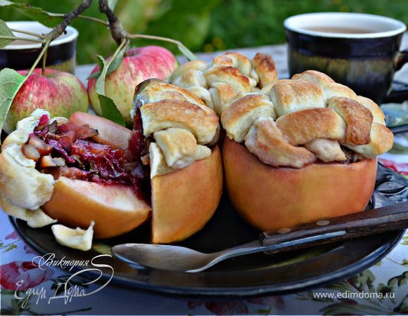 Яблоки, фаршированные карамелизированной сливой