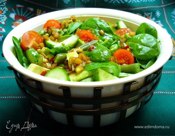 Зеленый салат с авокадо
