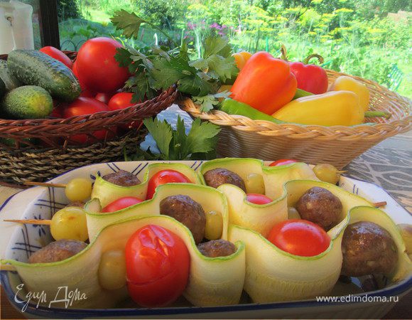 Шашлычки-фрикадельки в ленточках из цукини Шашлычки-фрикадельки в ленточках из цукини