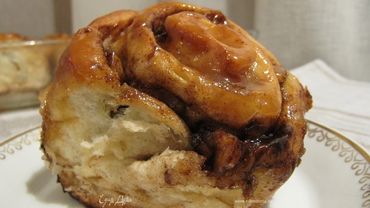 Синнабон с яблоками и карамелью (Caramel Apple Cinnamon Rolls)