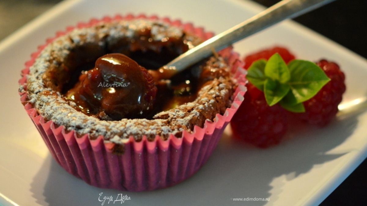 Шоколадные кексы с малиной