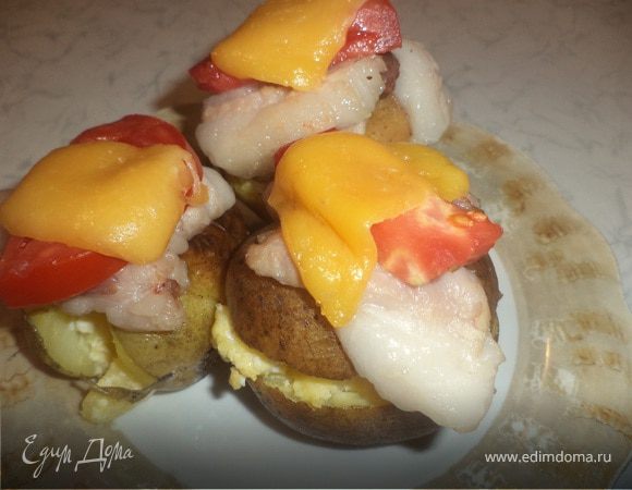 Запечённая картошка с беконом и помидорами Запечённая картошка с беконом и помидорами