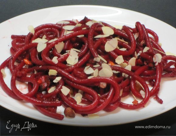 Паста с орехами и свекольным соком Паста с орехами и свекольным соком