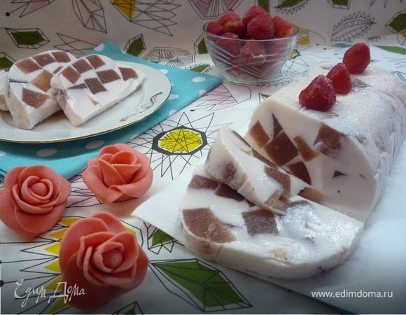 Клубничные кубики с ванилью в йогуртовом желе Клубничные кубики с ванилью в йогуртовом желе