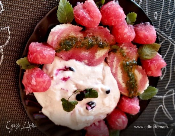 Пюре-мороженое с желе из хрена и яблок под медово-мятным соусом Пюре-мороженое с желе из хрена и яблок под медово-мятным соусом