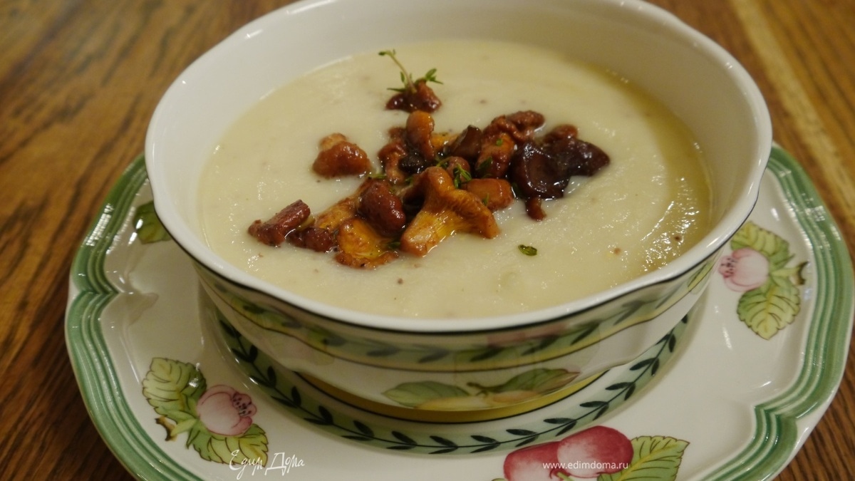 Суп из сельдерея с каштанами и лисичками