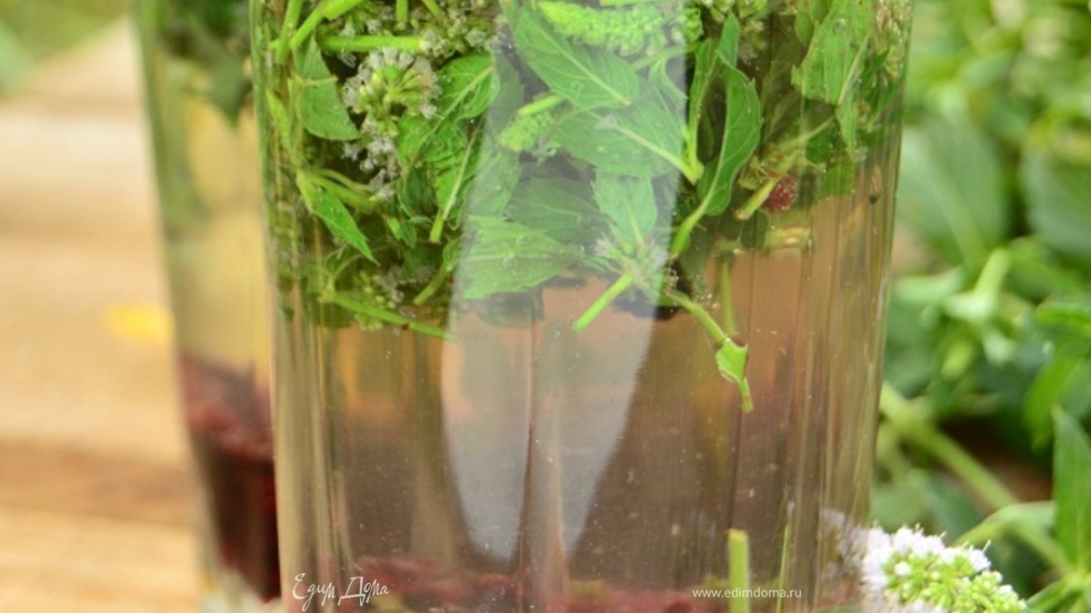 Ягодно-мятный напиток с базиликом