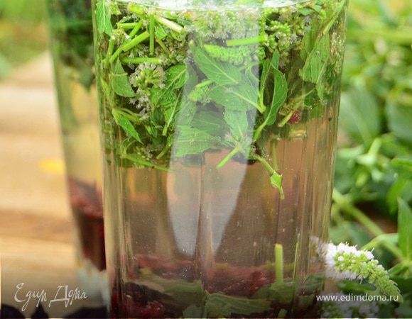 Ягодно-мятный напиток с базиликом Ягодно-мятный напиток с базиликом