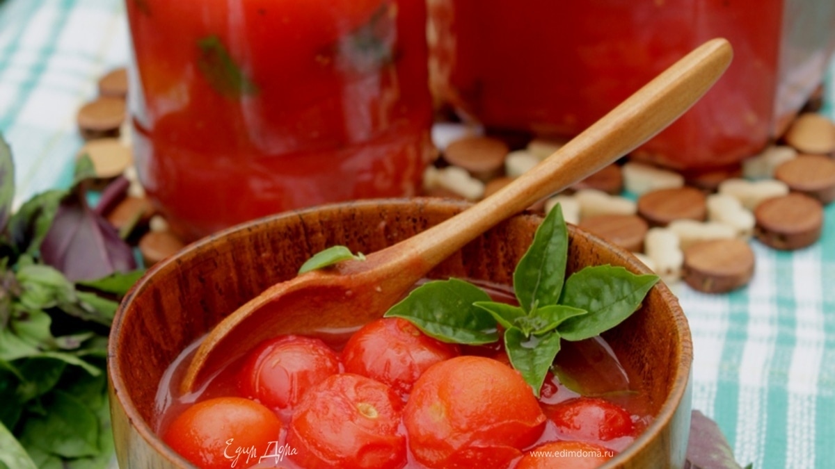 Помидоры-черри в собственном соку с базиликом