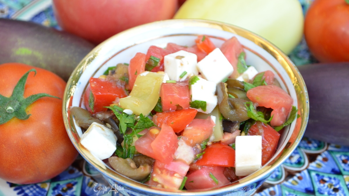Теплый салат с баклажанами и фетой