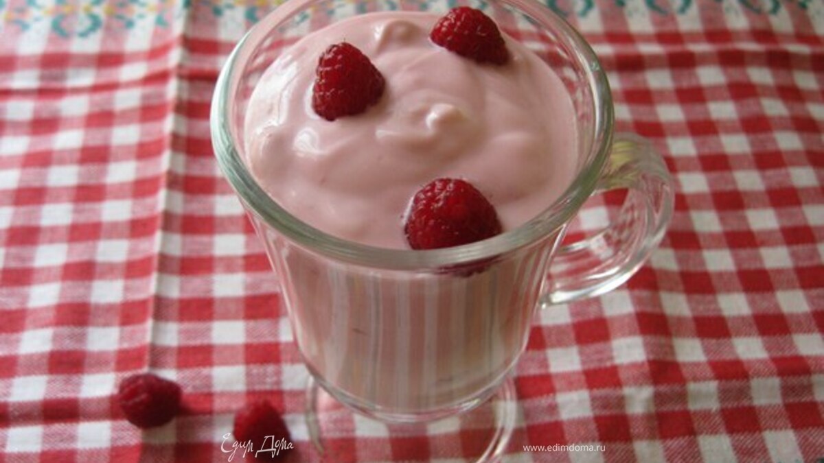 Йогуртовый смузи с малиной