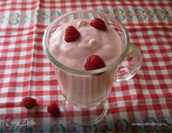 Йогуртовый смузи с малиной Йогуртовый смузи с малиной