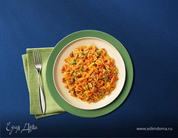 Фарфалле с брокколи и колбасками