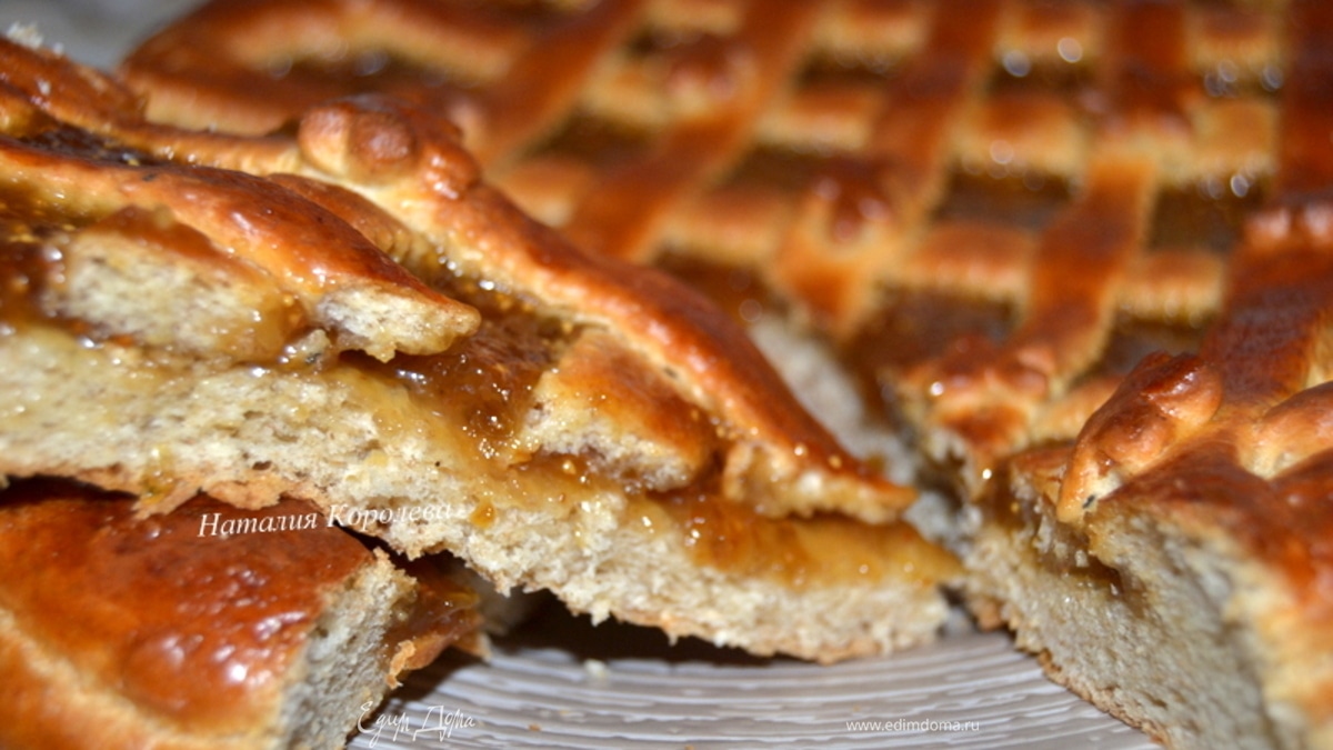 Домашний пирог с инжировым вареньем