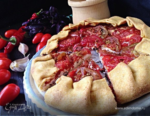 Кукурузная галета с творогом, базиликом и томатами Кукурузная галета с творогом, базиликом и томатами