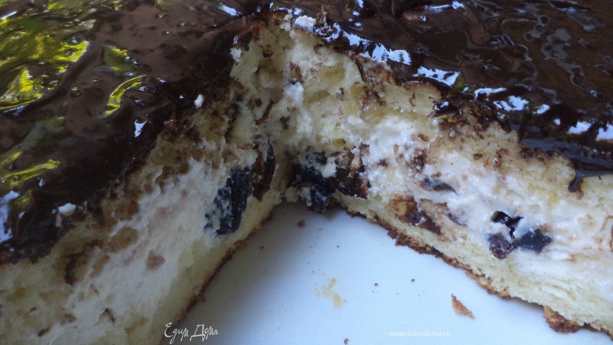 Бисквитный торт с творожно - сметанной начинкой и черносливом