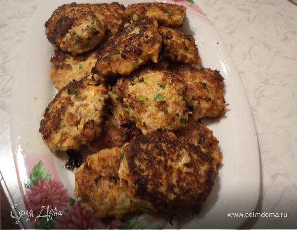 Куриные котлетки с морковью и зелёным луком Куриные котлетки с морковью и зелёным луком