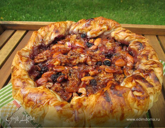 Цитрусовый пирог с карамельными орехами