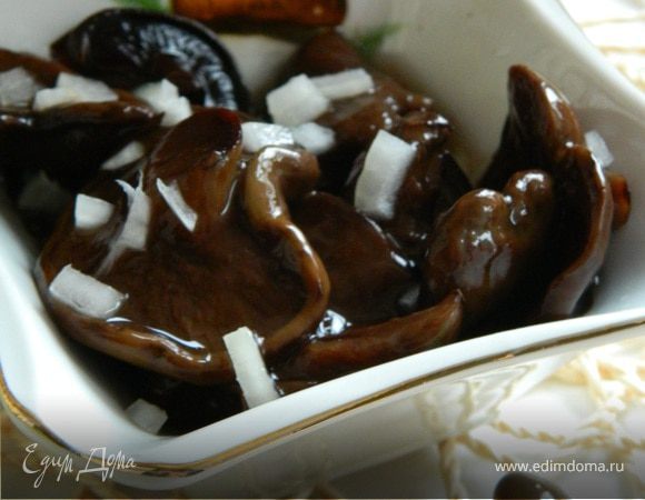 Грибы маринованные