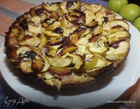 Осенний яблочно- сливовый пирог