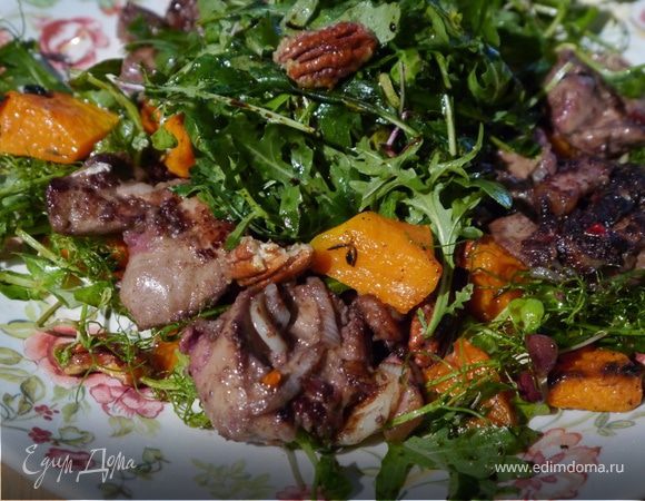 Теплый салат с куриной печенью, тыквой и копченой грудинкой Теплый салат с куриной печенью, тыквой и копченой грудинкой