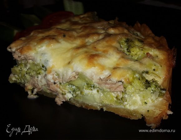 Киш с брокколи, тунцом и сыром