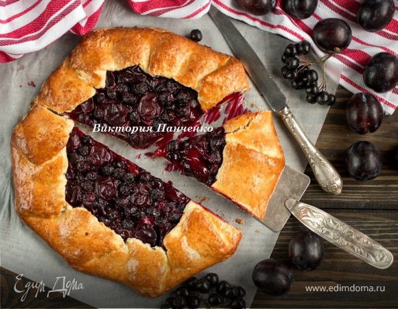 Галета со сливами и черноплодной рябиной