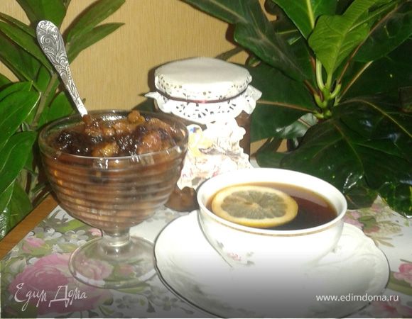 Грушевое варенье с грецкими орехами и черносливом Грушевое варенье с грецкими орехами и черносливом