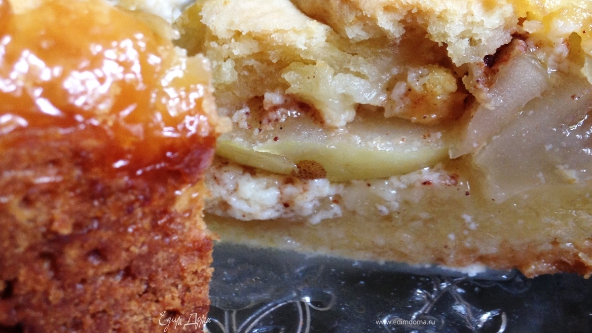 Песочный пирог с яблоками и заварным кремом